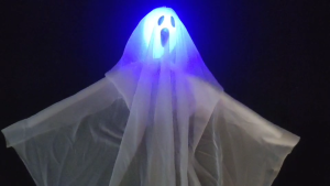 LED โคมแขวนผีน้อย หุ่นแขวนผีน้อย หุ่นแขวน โคมฮาโลวีน โคมไฟ หุ่นผี โมบาย แต่งบ้าน ฮาโลวีน prop ด้วย 60x57 มม