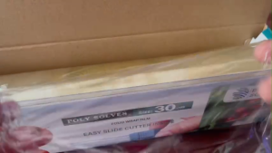 Màng Bọc Thực Phẩm POLY SOLVES Cuộn Bọc Thức Ăn Hoa Quả Chính Hãng Co Giãn Tốt Có Dao Cắt Tiện Dụng