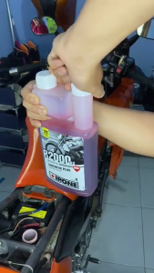 Oli Samping IPONE Strawberry R2000 RS 1L 2 Stroke Synthetic Plus Oil Motor Ninja F1zr RX King