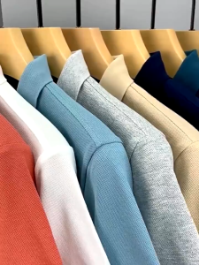 🔥HOT🔥เสื้อโปโล เสื้อเชิ้ตผู้ชายแขนสั้น สีพื้น ปักลาย แบบเรียบง่าย   ใส่สบาย สไตล์นักธุรกิจ แฟชั่นฤดูร้อน