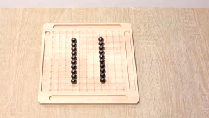 เกมหมากรุกแม่เหล็กพร้อมกระดานไม้ 20 ชิ้นหินการศึกษาแบบโตตอบเกมหินแม่เหล็กสำหรับเด็ก