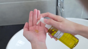 DHC Deep Facial Cleansing Oil 200ml น้ำมันทำความสะอาดผิวหน้าที่มีส่วนผสมของน้ำมันมะกอกบริสุทธิ์ ดีเอชซี คลีนซิ่งออยล์จากน้ำมันมะกอกบริสุทธิ์ คลีนซิ่งออยล์ทำความสะอาดได้ลึกถึงร (โปรโมชั่นของแท้)