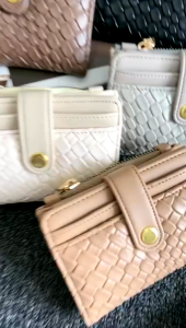 Dompet Wanita Lipat Motif Anyam Felian & Sevica New Arrival\\n\\n Apa Itu Dompet Wanita Lipat Motif Anyam?\\nDompet wanita lipat motif anyam adalah produk fashion yang dirancang khusus untuk wanita dengan desain unik dan elegan. Dompet ini memiliki pola anyam yang menarik dan berbeda dari dompet lainnya. Selain itu, dompet ini juga dilengkapi dengan fitur-fitur praktis seperti beberapa slot kartu dan ruang penyimpanan uang tunai. \\n\\n Keunikan Desain Dompet Wanita Lipat Motif Anyam\\nDompet wanita lipat motif anyam memiliki keunikan desain yang membuatnya berbeda dari dompet lainnya. Pola anyam pada dompet ini memberikan kesan artistik dan elegan, yang membuatnya menjadi pilihan tepat untuk wanita yang ingin tampil beda. Selain itu, dompet ini juga tersedia dalam berbagai warna dan gaya, sehingga Anda dapat memilih yang paling sesuai dengan gaya dan preferensi Anda.\\n\\n Cara Memilih Dompet Wanita Lipat Motif Anyam yang Tepat\\nUntuk memilih dompet wanita lipat motif anyam yang tepat, Anda perlu mempertimbangkan beberapa faktor seperti kualitas material, desain, dan fitur-fitur yang tersedia. Pastikan dompet yang Anda pilih terbuat dari bahan berkualitas tinggi yang tahan lama dan mudah dirawat. Selain itu, pilih desain yang sesuai dengan gaya dan preferensi Anda.\\n\\n Keunggulan Dompet Wanita Lipat Motif Anyam Felian & Sevica\\nDompet wanita lipat motif anyam Felian & Sevica memiliki beberapa keunggulan yang membuatnya menjadi pilihan tepat untuk wanita yang ingin tampil beda dan praktis.\\n\\n Kualitas Material yang Digunakan\\nDompet wanita lipat motif anyam Felian & Sevica terbuat dari bahan berkualitas tinggi yang tahan lama dan mudah dirawat. Bahan ini juga dilengkapi dengan lapisan waterproof yang melindungi isi dompet Anda dari air dan debu.\\n\\n Desain Unik dan Elegan\\nDompet wanita lipat motif anyam Felian & Sevica memiliki desain unik dan elegan yang membuatnya berbeda dari dompet lainnya. Pola anyam pada dompet ini memberikan kesan artistik dan elegan, yang membuatnya menjadi pilihan tepat untuk wanita yang ingin tampil beda.\\n\\n Cara Merawat Dompet Wanita Lipat Motif Anyam Felian & Sevica\\nUntuk menjaga dompet wanita lipat motif anyam Felian & Sevica tetap dalam kondisi baik, ada beberapa hal yang perlu Anda perhatikan.\\n\\n Tips Membersihkan Dompet Wanita Lipat Motif Anyam\\nUntuk membersihkan dompet wanita lipat motif anyam Felian & Sevica, gunakan lap kering atau lap lembut yang telah dicelupkan dalam air hangat. Jangan gunakan deterjen atau bahan kimia lainnya yang dapat merusak bahan dompet.\\n\\n Cara Menyimpan Dompet Wanita Lipat Motif Anyam dengan Baik\\nUntuk menyimpan dompet wanita lipat motif anyam Felian & Sevica dengan baik, pastikan dompet dalam kondisi kering sebelum disimpan. Jangan simpan dompet di tempat yang lembab atau terkena sinar matahari langsung.\\n\\n Rekomendasi Dompet Wanita Lipat Motif Anyam Felian & Sevica New Arrival\\nBerikut ini adalah rekomendasi dompet wanita lipat motif anyam Felian & Sevica new arrival yang bisa Anda pertimbangkan.\\n\\n Model Terbaru Dompet Wanita Lipat Motif Anyam Felian & Sevica\\nDompet wanita lipat motif anyam Felian & Sevica new arrival tersedia dalam berbagai model terbaru yang bisa Anda pilih sesuai dengan gaya dan preferensi Anda.\\n\\n Harga Terjangkau untuk Dompet Wanita Lipat Motif Anyam Felian & Sevica\\nDompet wanita lipat motif anyam Felian & Sevica new arrival tersedia dalam berbagai harga yang terjangkau, mulai dari Rp 150.000 hingga Rp 300.000. Harga ini sangat terjangkau jika dibandingkan dengan kualitas dan desain dompet yang ditawarkan.\\n\\nJadi, tunggu apa lagi? Segera dapatkan dompet wanita lipat motif anyam Felian & Sevica new arrival yang sesuai dengan gaya dan preferensi Anda sekarang juga!\n}