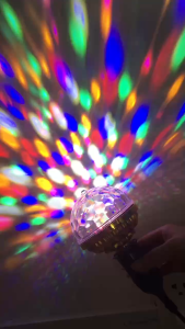 CẦU XOAY 360 ĐỘ ĐÈN LED QUẢ CẦU XOAY 7 MÀU TRANG TRÍ NHÀ CỬA (đuôi E27)