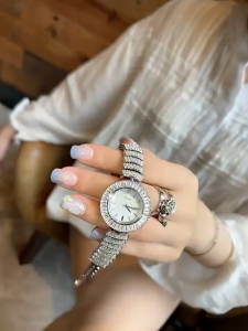 ĐỒNG HỒ NỮ ANBSHOP AUTH SCOTTIE 9538 CÂY THÔNG NOEL LẤP LÁNH SIZE 30MM