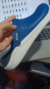 รองเท้าหัวโต Crocs ผ้หญิงและผู้ชายมีหลายสีมีหลายไซส์สินค้าพร้อมส่งในไทย