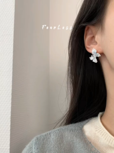 FEARLESS gradient blue butterfly earrings with feminine charm flower earrings niche design Korean earrings