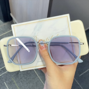 Blue High-definition Light-induced Color-changing Fashion 0-300 Degrees Face Look Smaller Graded Glasses for Nearsighted
