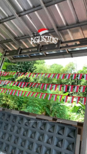 ISI 40 Lembar / Bendera Kain Spunbond SEGITIGA Merah Putih / Bendera Tali Tinggal Pasang/Promo Kemerdekaan Indonesia