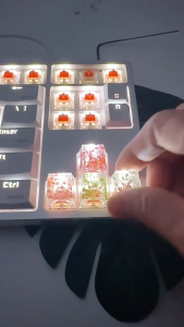 ปุ่มคีย์บอร์ด Keycaps คีย์แคป DIY โปร่งใสสะท้อนแสงลายดอกไม้ เท่ๆสวยๆ รับประกันสีลอก99วัน