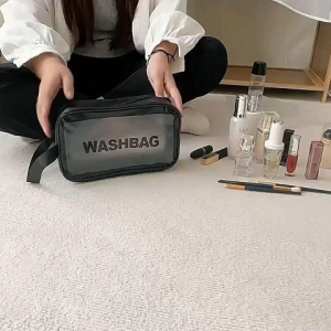 Zishop รุ่นแนะนำ กระเป๋าสำหรับใส่เครื่องสำอาง หรือใส่ของเล็กๆจุกจิก พกพาสะดวก กันน้ำด้วยน้า แต่งซิปสำหรับเปิดปิด สีสวยละมุน มีหูหิ้ว ของมันต้องมี