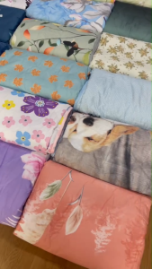 ผ้าห่ม พร้อมส่ง ผ้าห่มโพลีเอสเตอร์ 7 ฟุต (200x230cm) เนื้อผิวนุ่ม ไม่บาง ระบายอากาศดี ห่มสบาย ไม่เป็นขุย ซักสีไม่ตก พิมพ์ลาย 2 ด้าน สีสดใส ร้านคนไทย