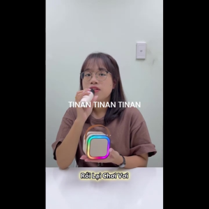 Bộ Loa Bluetooth Karaoke Mini K12 Kèm 2 Mic Không Dây Công Suất 10W Thiết Kế Đèn Led Xung Quanh Cực Kì Đẹp