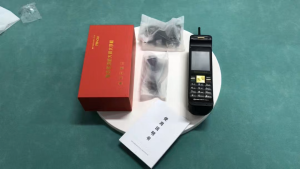 C10 4G โทรศัพท์ LTE 2.6 นิ้วคู่ซิม MP 3 MP 4 กล้องหลัง 1.3 MP 4 กล้องเสียงสแตนด์บายเสียงดังเป็นพิเศษโทรศัพท์มือถือ