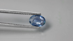 0.50 ct พลอยแท้ พลอยไพลิน เผาเก่า สีน้ำเงิน ทรงไข่ ซีลอน (ศรีลังกา)