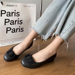 Xishop แนะนำ  รองเท้าคัทชูแฟชั่นผู้หญิง ด้านหน้าทำดีเทลเป็นเข็มขัด ใส่แล้วสวยใส สไตล์เกาหลี มี 3 สี สวยทุกสี ไม่มีคือพลาดมาก  กดจิ้มเข้าตะกร้าเลยค่า