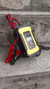 Charger Aki Intelenjen 12V 6A + LED Charger Mobil Aki Alat Cas Accu Mobil dan Motor - 12V6A-LED