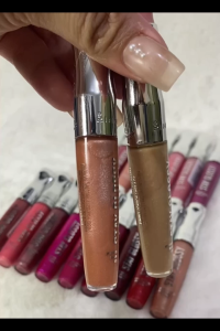Rimmel London Stay Glossy Lip Gloss Non-Sticky and Lightweight Formula & Long-Lasting High Shine Moisturizing 5.5mL (Packaging May Vary)