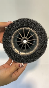 3M Scotch คลีนแอนด์สตริป ขัดลอกสี ขัดลอกสนิม ขนาด 4 X 6 นิ้ว สีดำ เกลียว 16 มม.