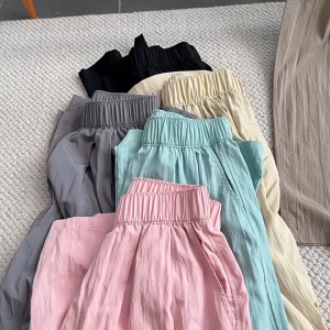 กางเกงขากว้างผ้าฝ้ายสไตล์ญี่ปุ่นและเกาหลีสำหรับผู้ชายในฤดูร้อน กางเกงลำลองทรงตรงขากว้างทรงหลวมและบางหลวม