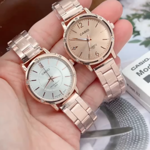 CA นาฬิกาผู้หญิง รุ่น 1303D ขอบประดับเพชร สายนาฬิกา สแตนเลส ขนาด 30 มม แถมกล่องฟรี