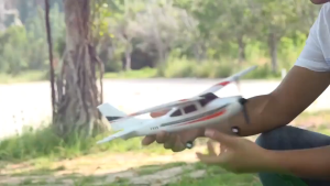 F949S เครื่องบินบังคับวิทยุ 2.4Ghz Cessna‐182 ครบชุดพร้อมรีโมตควบคุมแบตเตอรี่และที่ชาร์จ(ส่งจากกรุงเทพ)