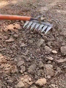 👍ส่งของจากกรุงเทพ ทนทาน!10ปีไม่พัง!คราด คราดเหล็ก คราดหญ้า 7ฟัน 6ฟัน 5ฟัน 4ฟัน  คราดถากหญ้า คาดหญ้า คราดเหล็ก คาดหญ้าเหล็ก คราด อุปกรณ์ทำสวน คราดมีด้าม ใช้ขุดดิน ขุ่นถางหญ้าดายหญ้า