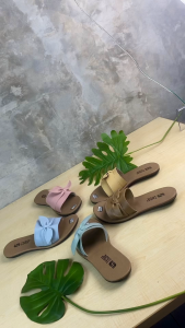 THREELOOK official - Sandal Kulit Wanita Terbaru 2023 Sandal Teplek Wanita Sandal Wanita Kekinian Anti Licin Sendal Kokop Slide Slop Terbaru - Naori