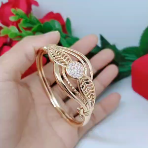 Gelang Tangan Bangle Wanita Titanium Xuping Perhiasan Aksesoris Fashion Lapis Emas Anti Karat R8-4B