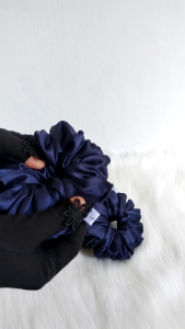 IKAT RAMBUT KOREA SCRUNCHIE HIJAB SATIN VELVET - Ukuran L
