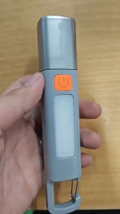 Đèn Pin LED  Siêu Sáng Chống Thấm Nước Kèm Móc Tiện Dụng Ánh Sáng Trắng An Toàn Cho Mắt