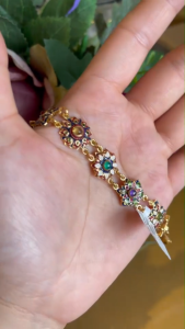 💥สร้อยข้อมือพลอยแท้ ดอกไม้ ดีไซน์ทันสมัยสวมใส่เสริมออร่า อัญมณีเครื่องประดับของแท้ สินค้ามีใบรับประกันดูแล ตลอดการใช้งาน AUFU STORE