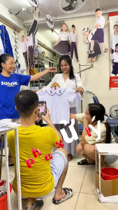 Áo sơ mi cổ sen thêu hình cho bé gái đi học đồng phục cấp 1 tay phồng vải kate silk mềm mát