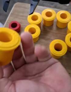 ยูรีเทนหูแหนบหลังนิสสัน นาวาร่า NISSAN NAVARA NP300(ตัวสั้น8ชิ้น) 55046-EB70C