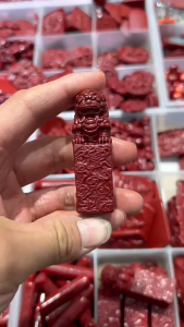 CHẶN GIẤY CON DẤU SƯ TỬ BẰNG CHU SA CAO 7cm ĐỂ BÀN TRỪ THỊ PHI TI.ỂU NHÂN