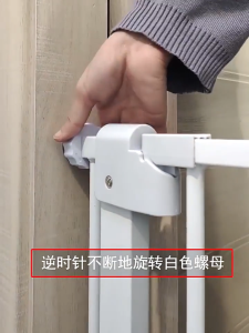 （64-800 CM )Pagar Baby Safety Gate Fence Guard With Security Lock For Bayi Kids Dogs Pets .Baby Fence Stair Fence Baby Gate Stair Gate 寶寶圍欄