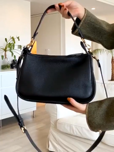 Coâćh_/กระเป๋าสะพายข้างผู้หญิง CARY/กระเป๋าสะพายไหล่พื้นผิวสีดำ CC437  CC438