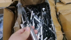 Alat Pencabut Rumput Liar Di Halaman Rumah