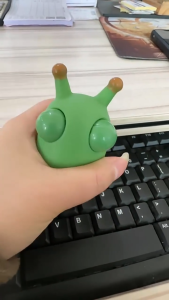 Đồ chơi squishy bóp xả stress hình chú sâu mắt lồi bóp mềm mini dễ thương - TKL STORE