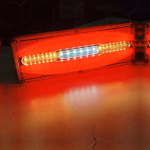 ไฟท้าย 24V LED ไฟท้ายพร้อมไฟเลี้ยววิ่ง ไฟเบรค ไฟถอย โครงเหล็ก ไฟสัญญาณรถบรรทุก รถพ่วง และทั่วไป (Bryant)