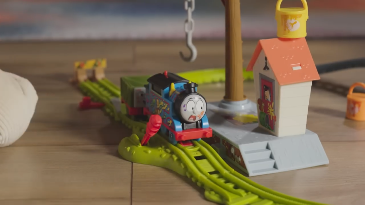 Mattel Fisher Price Thomas and Friends Motorized Trackmaster Paint