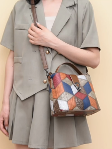 กระเป๋าสะพายผญ กระเป๋าสะพายข้าง หนัง กระเปาสพายหญิง กระเป๋าสะพายข้าง กระเป๋าวินเทจสไตล์ยุโรป กระเป๋าความจุใหญ่