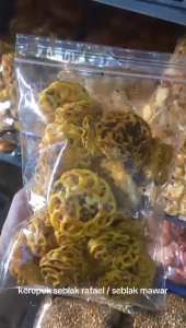 KERUPUK SEBLAK MAWAR 150GR DAN 500GR / SEBLAK RAFAEL PEDAS DAUN JERUK