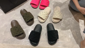 เสื้อรองเท้าแตะแบบสวม รองเท้าแฟชั่น กำลังกายได้ รองเท้าสายคาดเป็นผ้า ไม่เจ็บเท้า