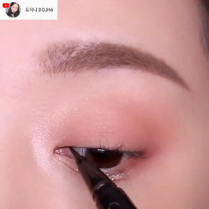 Bút Kẻ Mắt Nước Nét Kẻ Siêu Mảnh Không Lem Trôi Kissme Heroine Make Smooth Liquid Eyeliner Super Keep 0.4mL ( Màu Nâu Đen 03 )