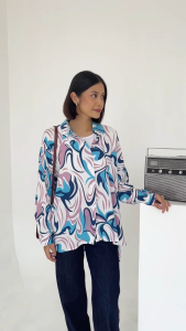 Ixora Goo Oversized Shirt - Kemeja Wanita Oversize Lengan Panjang Motif Abstrak