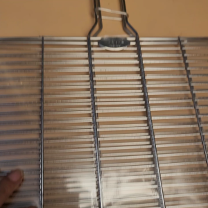 Vỉ nướng kẹp dạng vuông Inox cao cấp PHÚC HƯNG PHÁT LOẠI KHÍT 1.CM . Chống rỉ sét chống gỉ loại siêudày Size 30Cmx30cm 30cmx35cm