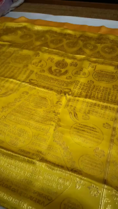 Mền Quang Minh thêu nổi trên vải lụa dày mềm rất đẹp (mền giải thoát) [Ảnh thật + Clip][Bộ cao cấp]