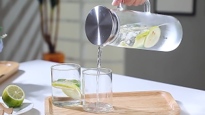 Locaupin Heat Resistant Borosilicate Glass Water Jar & Stainless Lid Pitcher