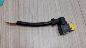 UNIVERSAL TYPE SOCKET 6PIN FOR CAR LORRY TRUCK BUS 2-1418469-1